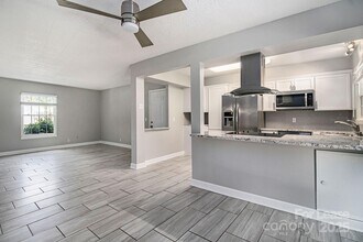 2624 Park Rd in Charlotte, NC - Building Photo - Building Photo