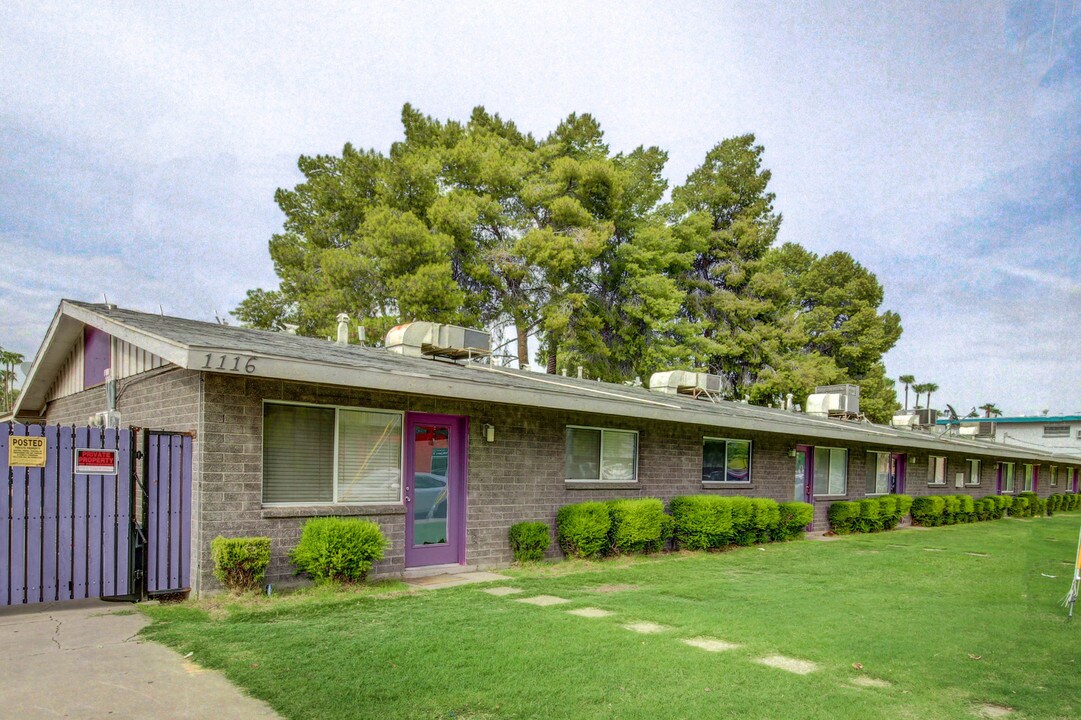 Ivy Apartments in Tempe, AZ - Building Photo