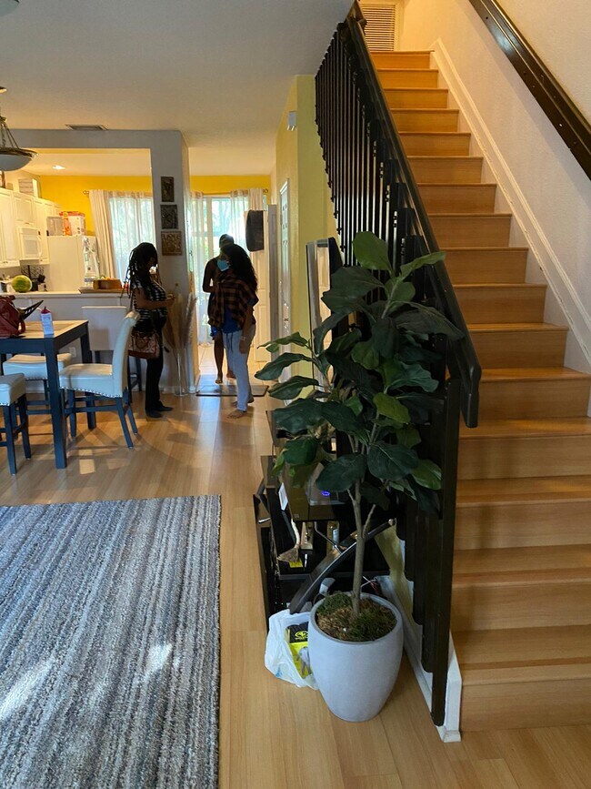 709 NW 42nd Ave in Plantation, FL - Foto de edificio - Building Photo