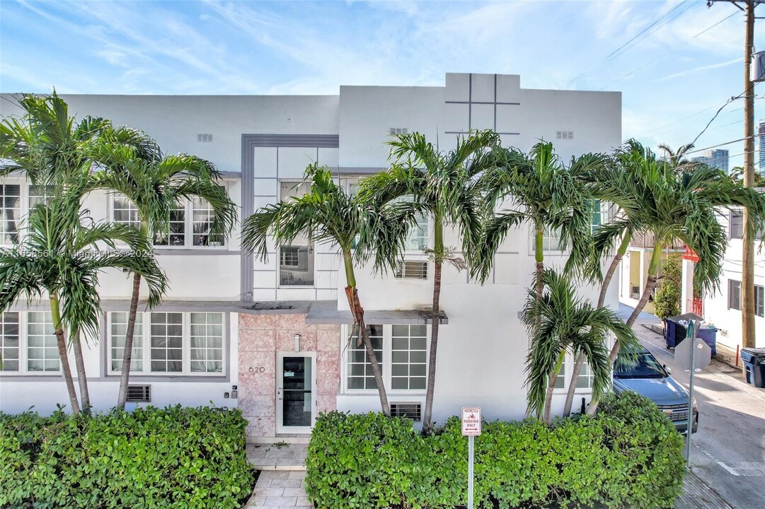 620 12th St in Miami Beach, FL - Building Photo