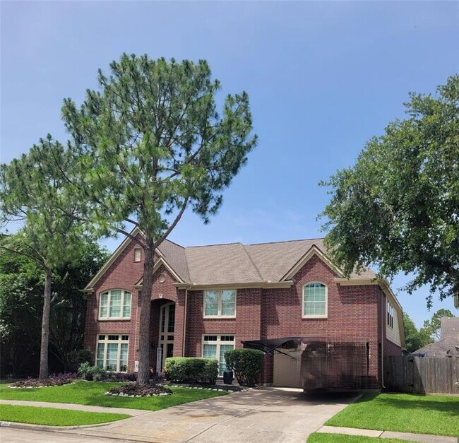 property at 305 Pinnacle Cove Ct