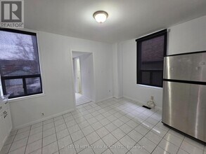 1075 Dufferin St in Toronto, ON - Building Photo - Building Photo