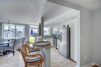 108 Paradise Harbour Blvd, Unit 111 in North Palm Beach, FL - Building Photo - Building Photo