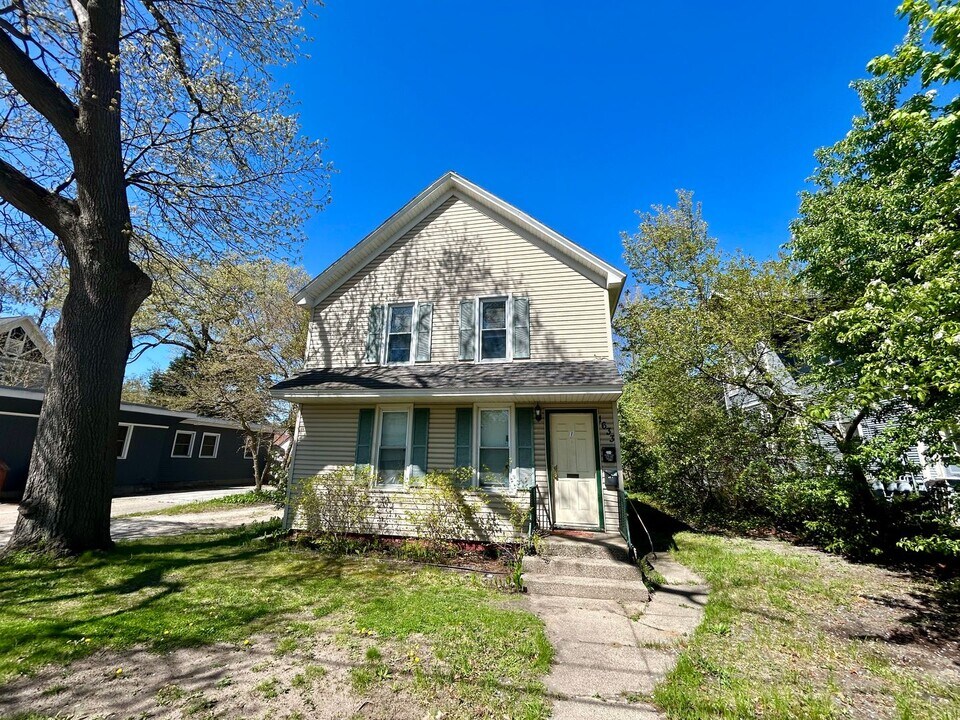 1633 Peck St-Unit -2 in Muskegon, MI - Building Photo