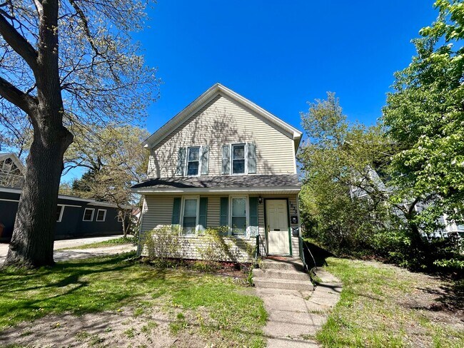 property at 1633 Peck St