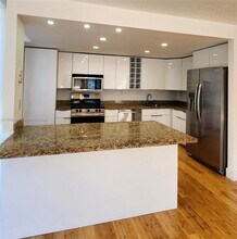 600 NE 36th St, Unit 821 in Miami, FL - Foto de edificio - Building Photo