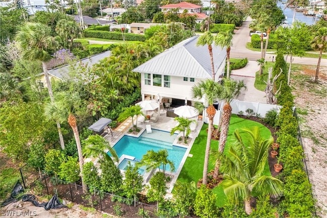 1437 Sandpiper St in Naples, FL - Building Photo - Building Photo