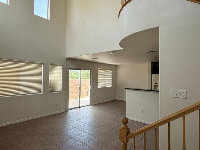 5665 Rose Tiara Dr in Las Vegas, NV - Building Photo - Building Photo