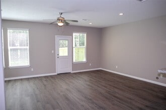 118 Artesian Way in New Caney, TX - Foto de edificio - Building Photo