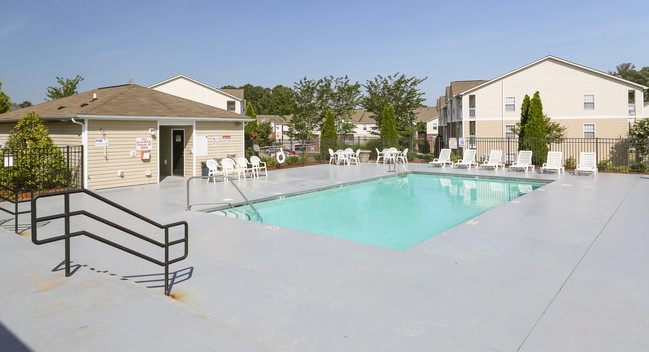 Mill Pond Apartments in Charlotte, NC - Foto de edificio - Building Photo