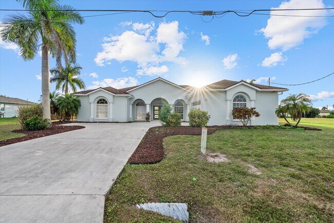 39 Fairway Rd in Rotonda West, FL - Building Photo - Building Photo