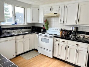 35 Rogers Ave, Unit 2 in Somerville, MA - Foto de edificio - Building Photo