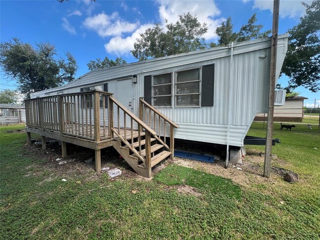 116 Industrial St in La Marque, TX - Foto de edificio - Building Photo