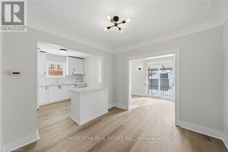 1198 Dunsmure Rd in Hamilton, ON - Building Photo - Building Photo