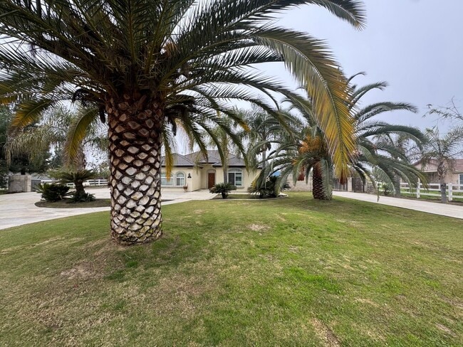 5553 Bussell Rd in Bakersfield, CA - Building Photo - Building Photo