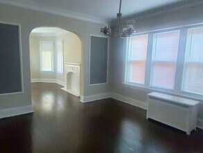 8028 S Phillips Ave, Unit 3F in Chicago, IL - Building Photo - Building Photo