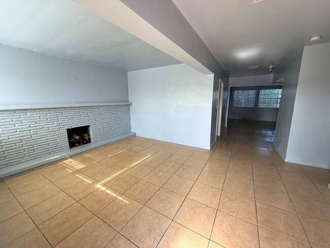 17231 NW 37th Ave in Miami Gardens, FL - Building Photo - Building Photo