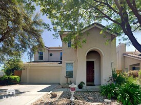 2742 Chateau Montelena Way in Sacramento, CA - Building Photo