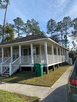 907 Dicks St in Waveland, MS - Building Photo