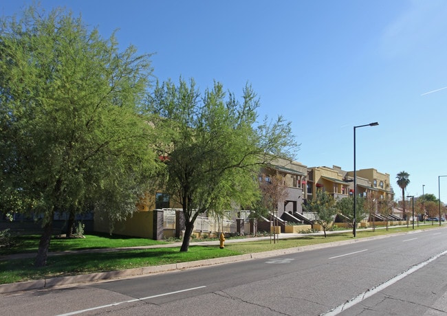 Lofts at McKinley in Phoenix, AZ - Foto de edificio - Building Photo