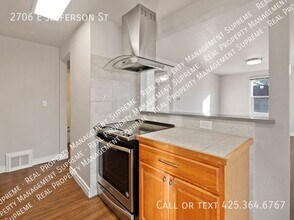 2706 E Jefferson St in Seattle, WA - Building Photo - Building Photo