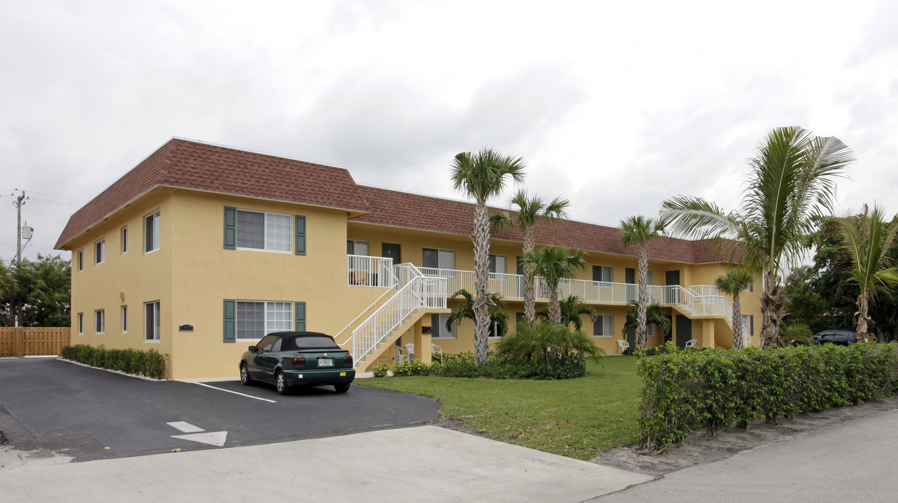 Hammock House in Delray Beach, FL - Building Photo