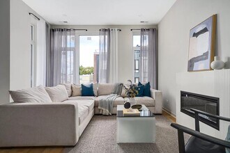 4181 W Belmont Ave, Unit #  0102 in Chicago, IL - Foto de edificio - Building Photo