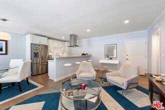 933 11th St in Santa Monica, CA - Building Photo - Building Photo