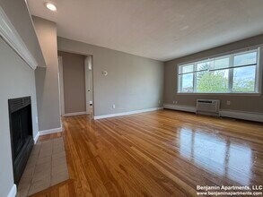 50 Evergreen St, Unit 32 in Boston, MA - Foto de edificio - Building Photo