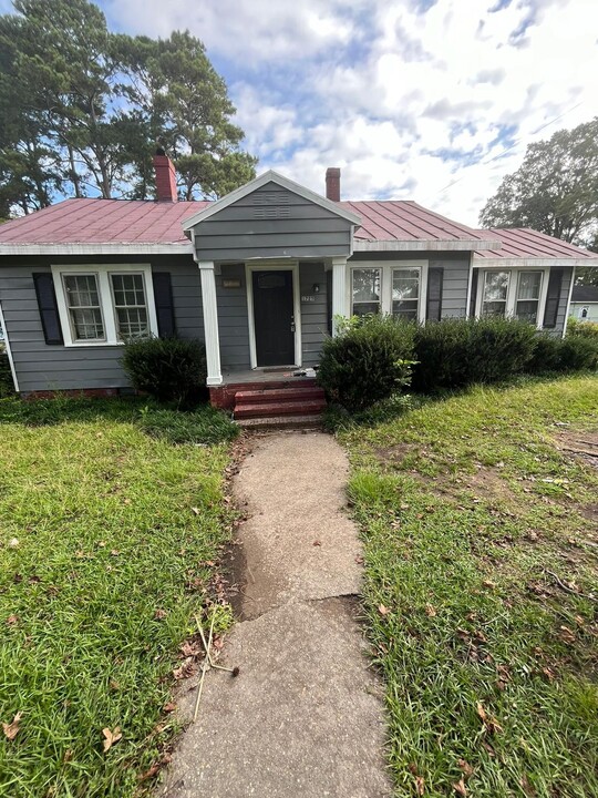 1725 Sapona Rd in Fayetteville, NC - Building Photo