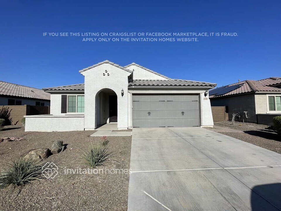 19184 W Harrison St in Buckeye, AZ - Foto de edificio