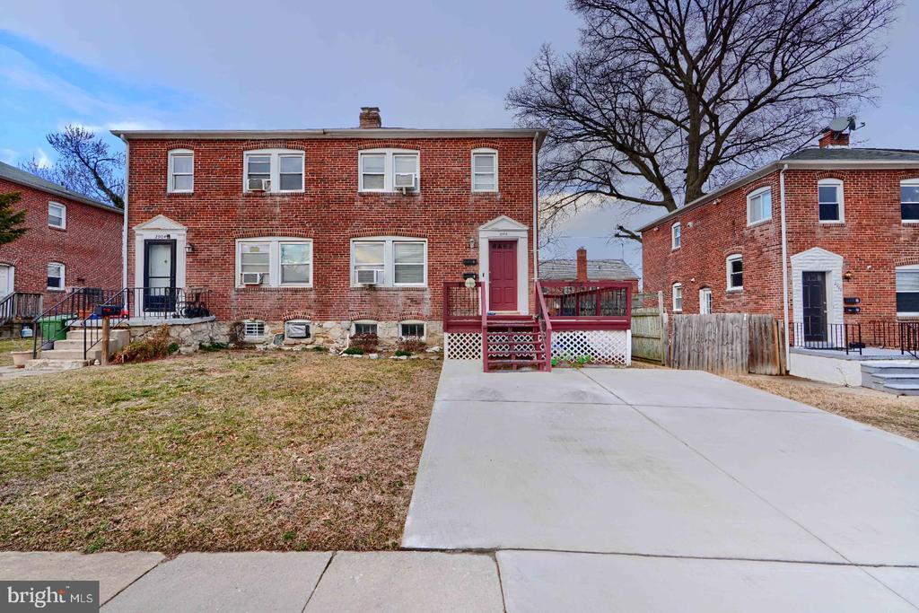 2906 Clearview Ave in Baltimore, MD - Building Photo