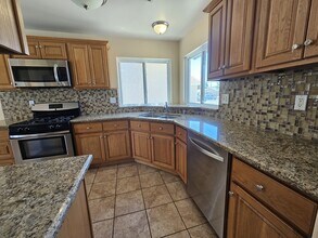 5400 Sugar Pine Dr in Bakersfield, CA - Building Photo - Building Photo