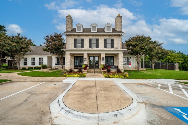 Mission Ranch in Mesquite, TX - Foto de edificio - Building Photo