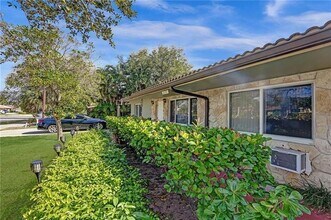2170 NE 44th St in Lighthouse Point, FL - Foto de edificio - Building Photo