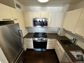 EAST 63 STREET in New York, NY - Building Photo - Building Photo
