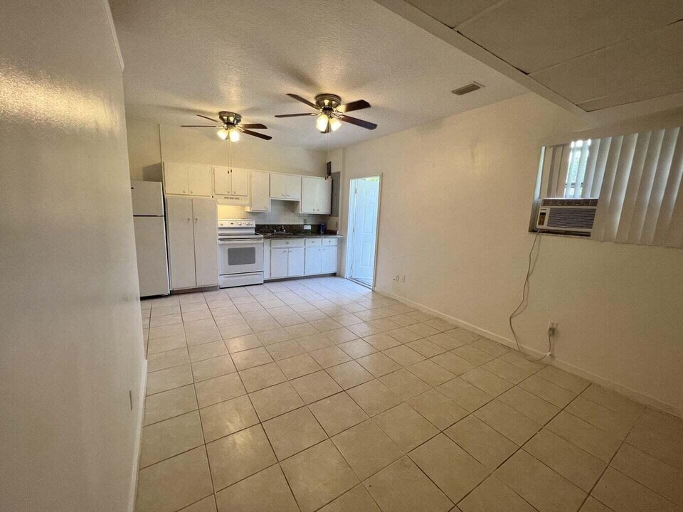 101 Mallard Ct in Royal Palm Beach, FL - Building Photo