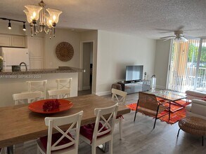 19901 E Country Club Dr in Aventura, FL - Building Photo - Building Photo