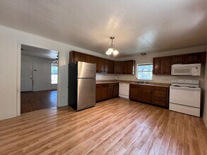 305 E Rd in Stephenville, TX - Building Photo - Building Photo