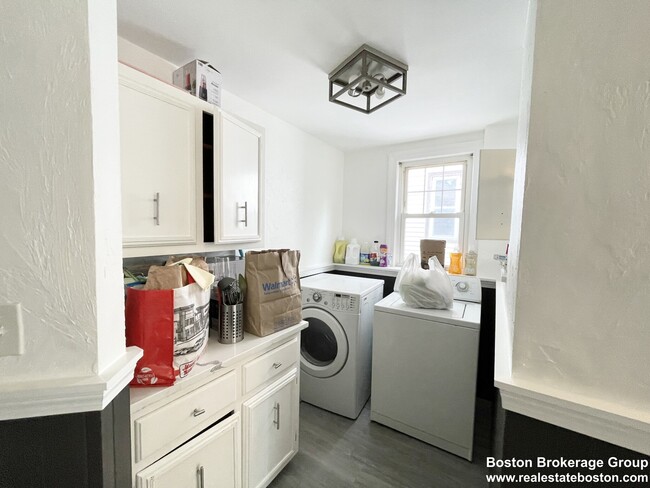 31 Falcon St, Unit 2 in Boston, MA - Building Photo - Building Photo