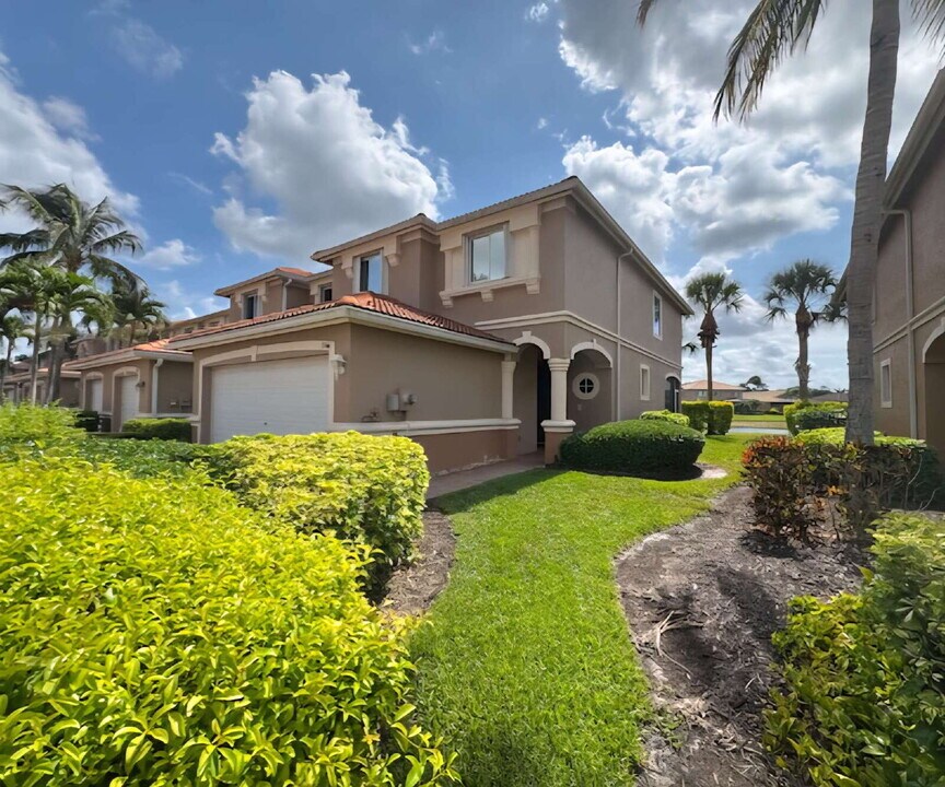 3344 Dandolo Cir in Cape Coral, FL - Building Photo