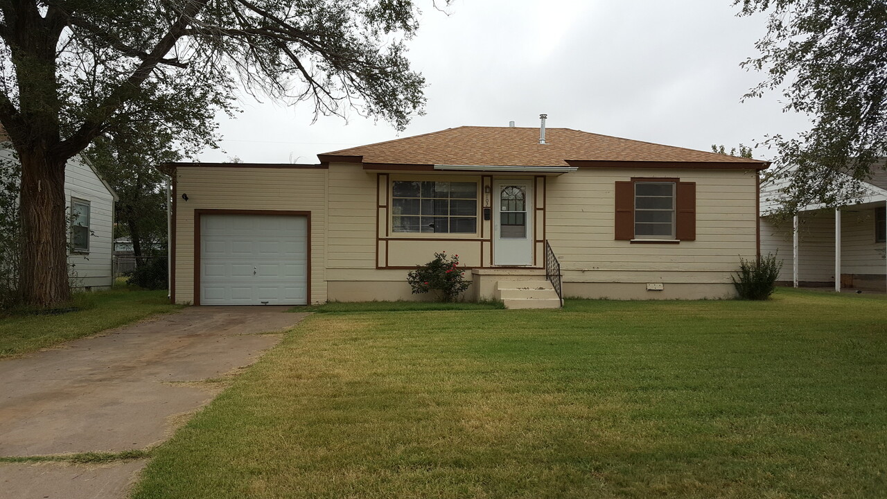 102 N Palo Duro St in Amarillo, TX - Foto de edificio