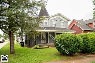 385 S Wayne St in Waterloo, IN - Building Photo