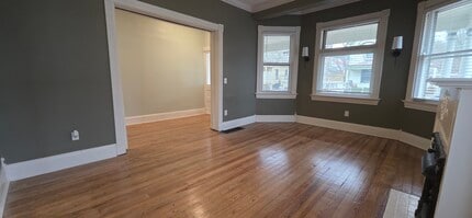 3711 Morris Pl, Unit #1 in Cincinnati, OH - Foto de edificio - Building Photo