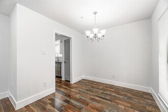 735 Reseda Dr in Houston, TX - Foto de edificio - Building Photo