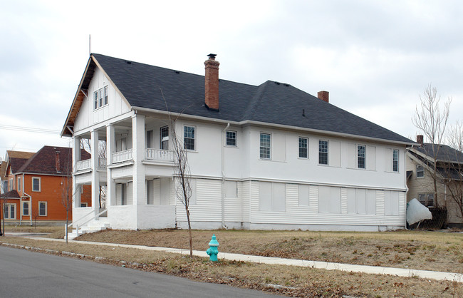 2504 Broadway St in Indianapolis, IN - Foto de edificio - Building Photo