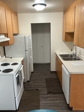 Rose 8 Estates in Roseville, MN - Building Photo - Building Photo