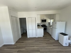 4953 Mt Royal Dr in Los Angeles, CA - Building Photo - Building Photo