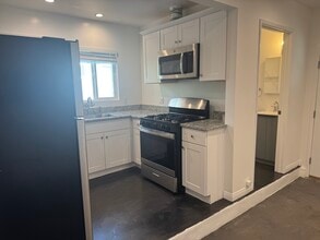 19710 Roscoe Blvd in Los Angeles, CA - Building Photo - Building Photo