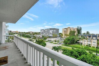 3570 S Ocean Blvd in South Palm Beach, FL - Building Photo - Building Photo